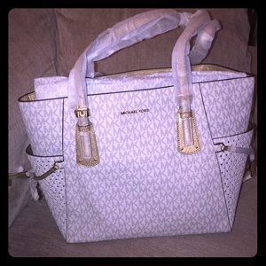 Michael Kors Purse and Carr Holder. BRAND NEW